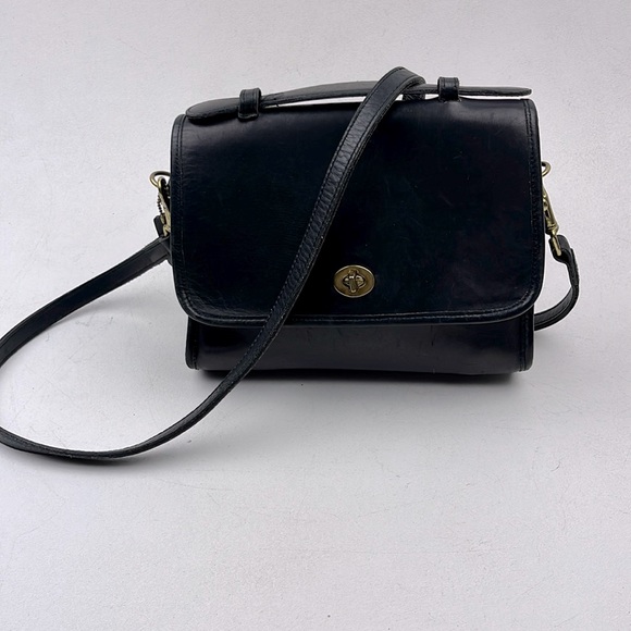 Coach Handbags - Vintage Coach Court Bag Leather